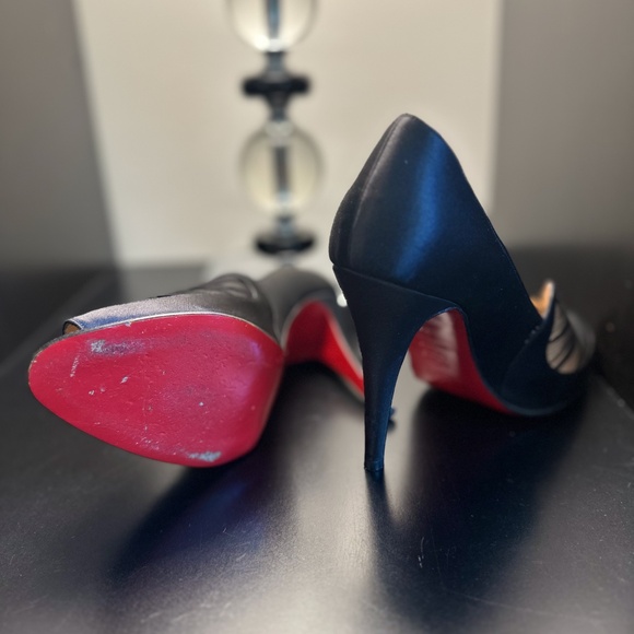 Christian Louboutin Black ‘Papilipi 100 Crepe Satin’ Heels - Picture 3 of 3